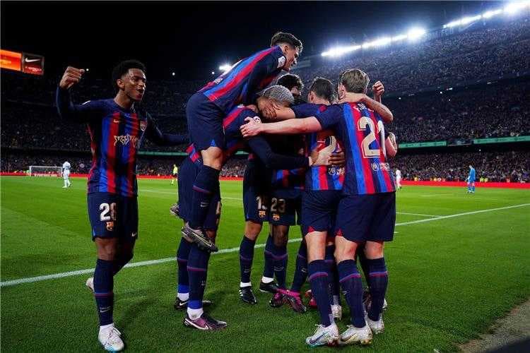 برشلونة يقسو على ريال مدريد برباعية نظيفة في "الكلاسيكو"