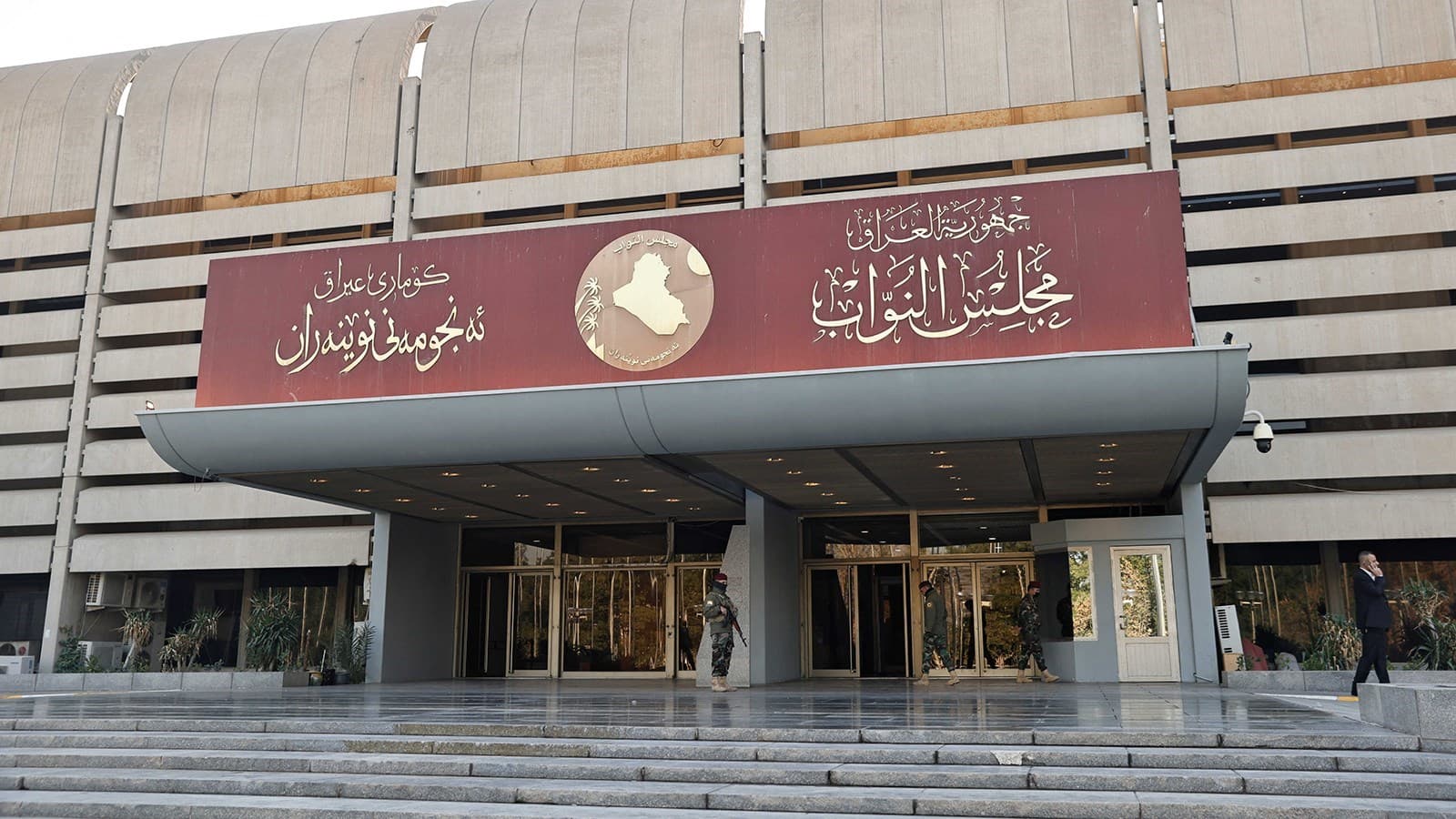البرلمان يؤجل انعقاد جلسته نصف ساعة