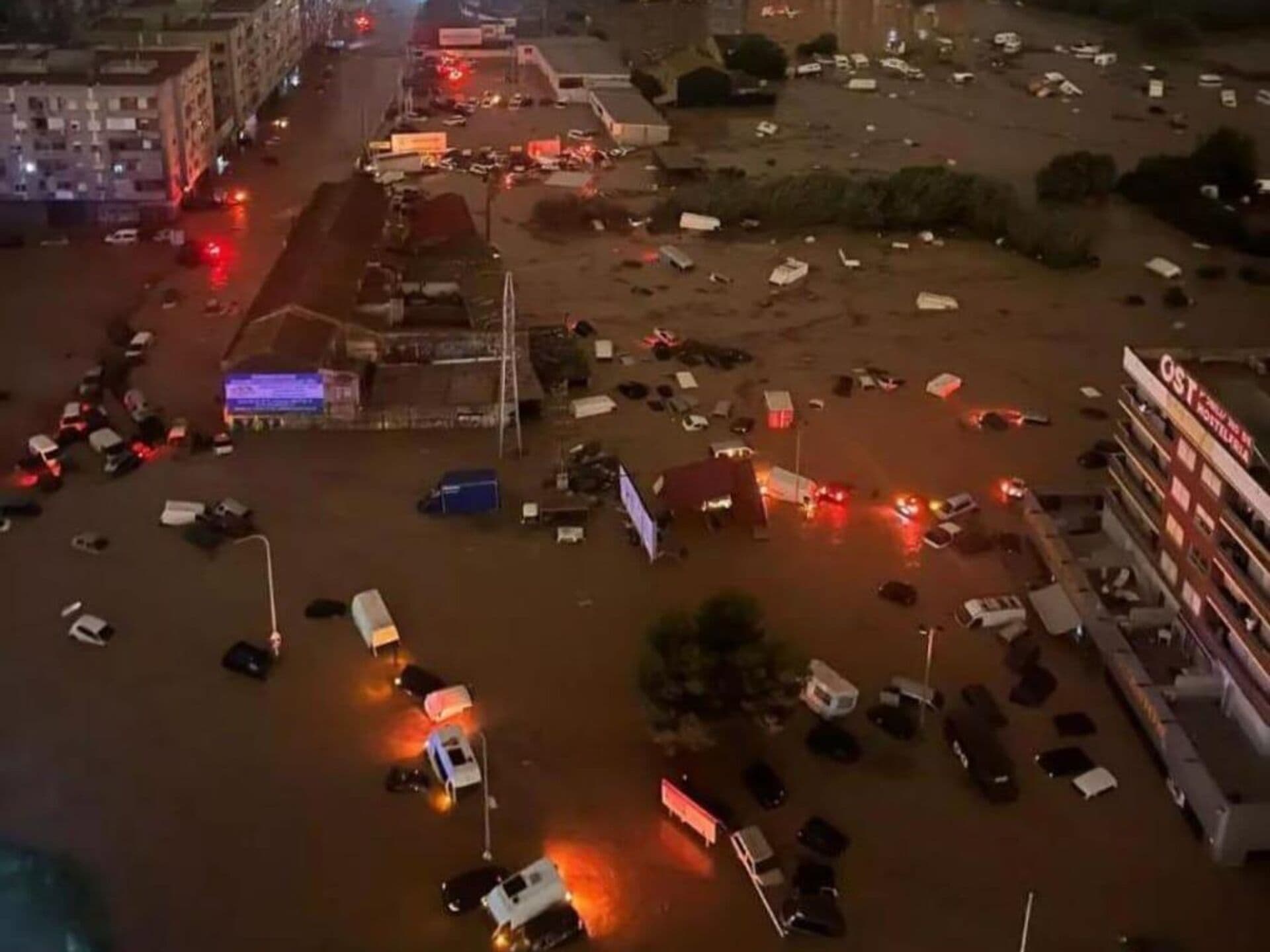 مقتل 63 شخصا إثر فيضانات عارمة في اسبانيا