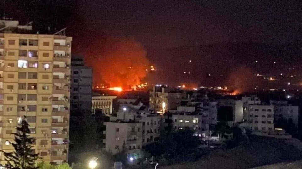 الدفاع السورية: العدو الصهيوني شنّ عدواناً جوياً من اتجاه الجولان السوري المحتل مستهدفاً عدداً من المواقع المدنية جنوب دمشق