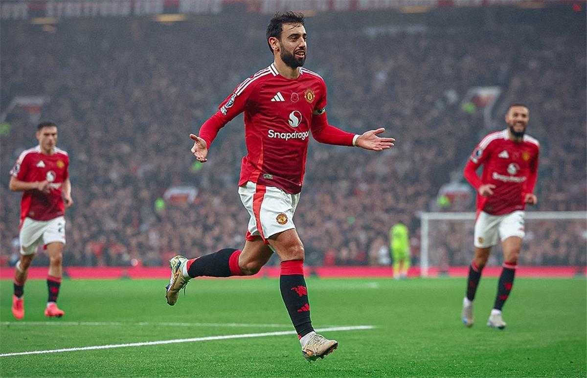 مانشستر يونايتد يتخطى ليستر سيتي (3-0) في الدوري الإنكليزي الممتاز