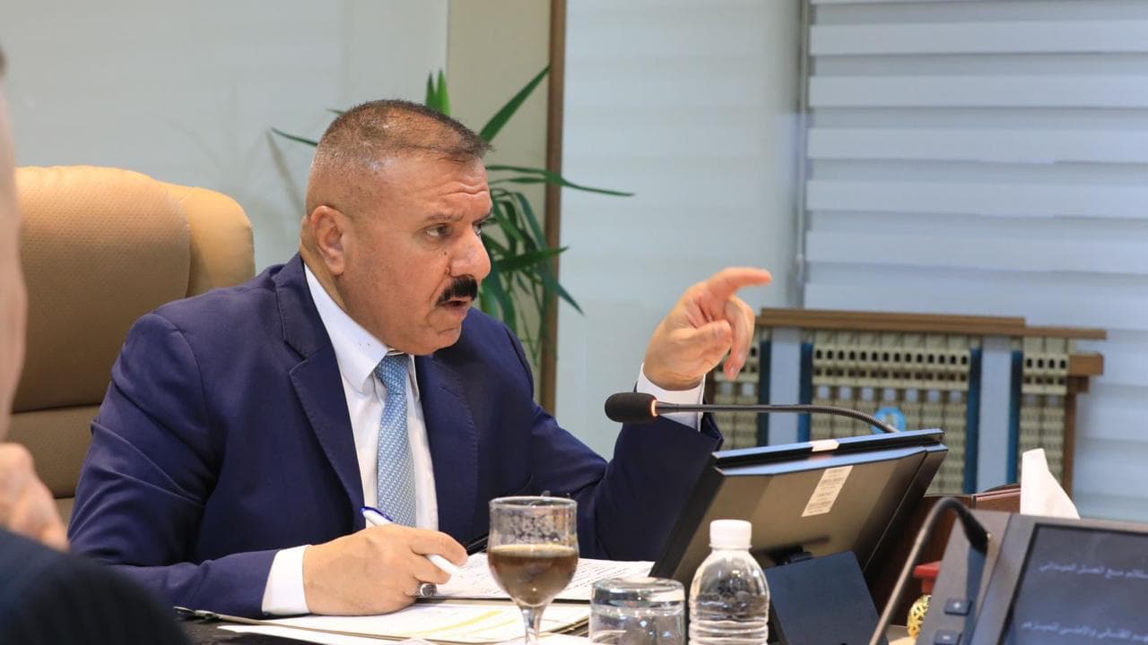 وزير الداخلية يترأس اجتماعاً لمناقشة تكييف الوضع القانوني للعمالة الأجنبية