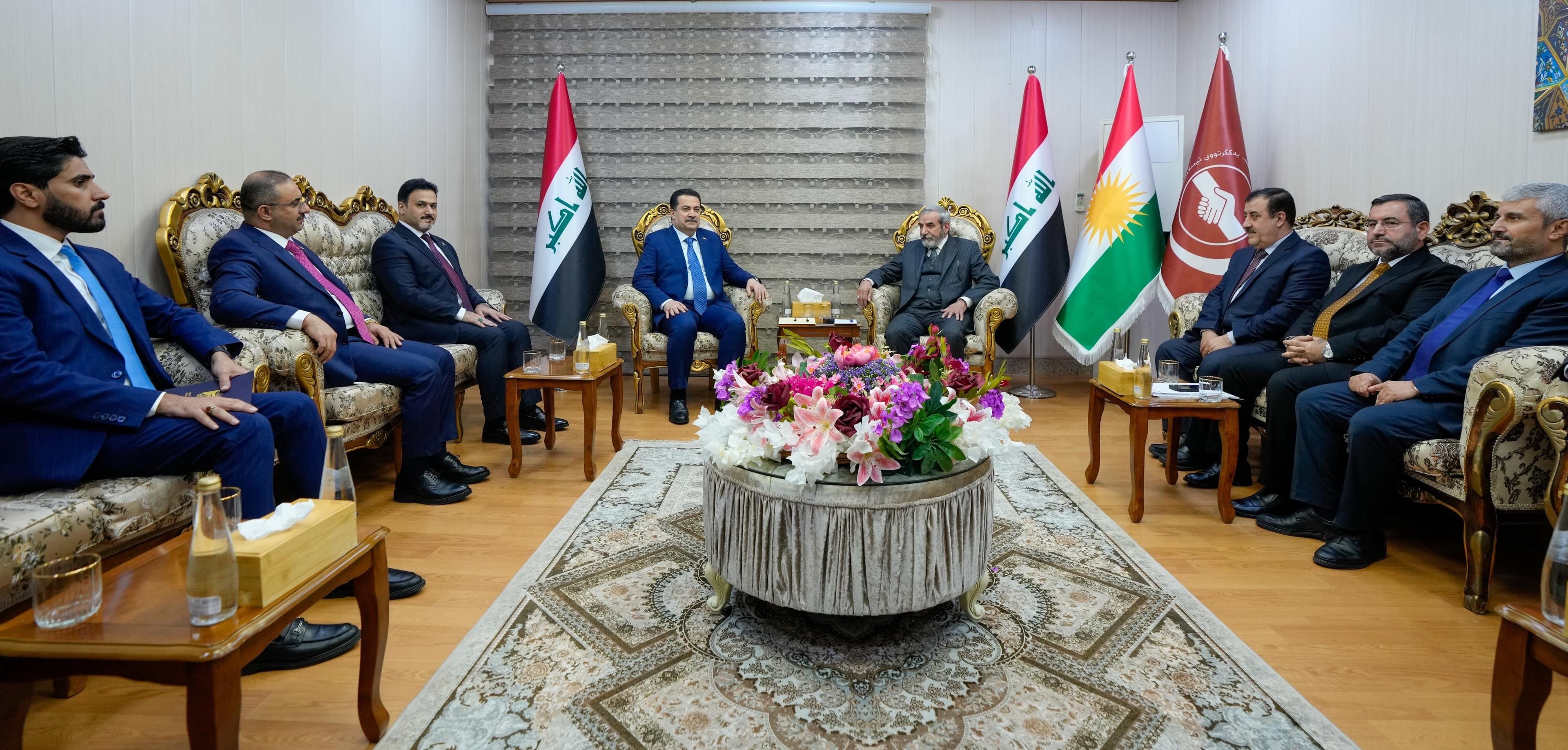 رئيس الوزراء يؤكد جدية الحكومة في معالجة ملف رواتب موظفي كردستان قانونياً