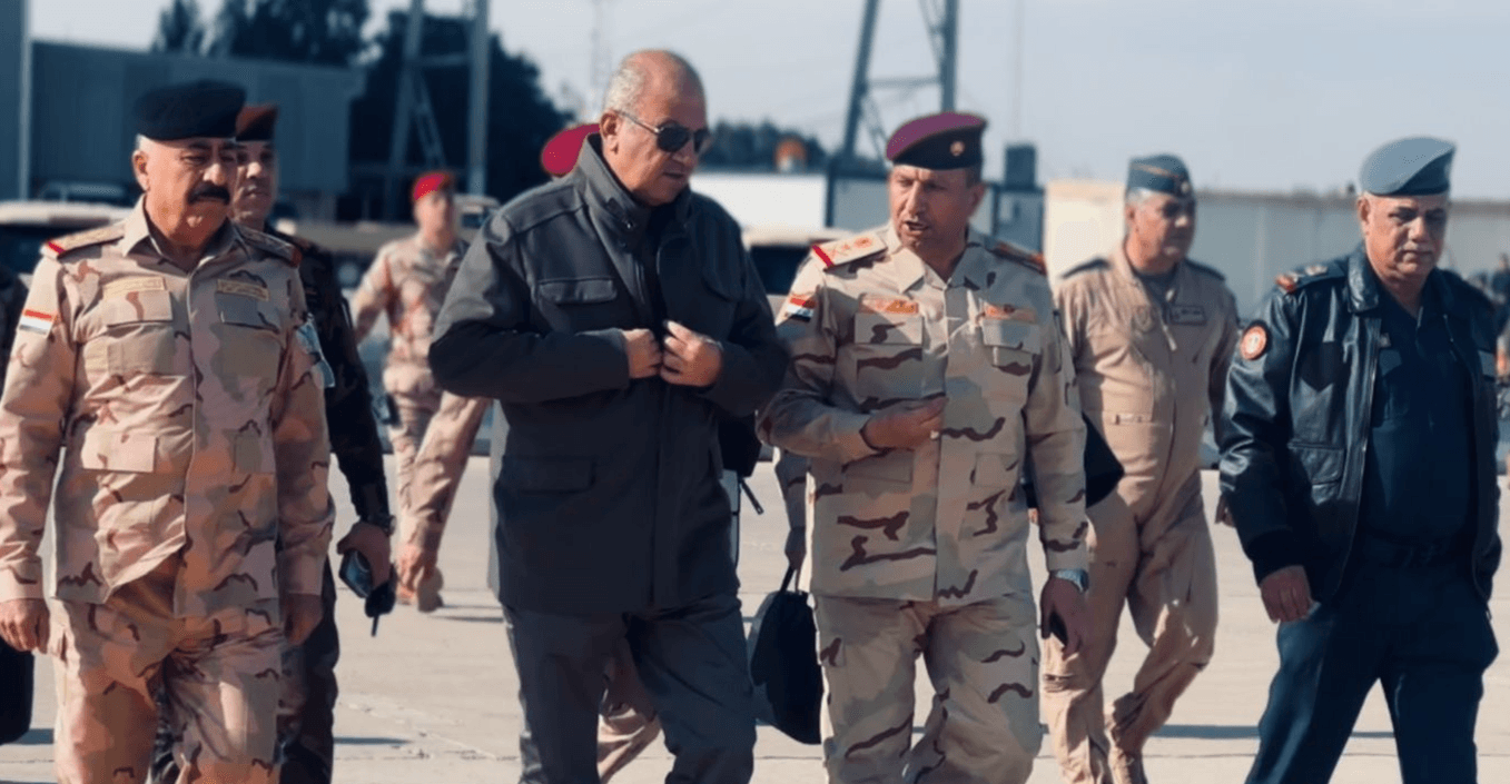 لتفقد الشريط الحدودي.. وزير الدفاع يصل إلى قاطع عمليات غرب نينوى