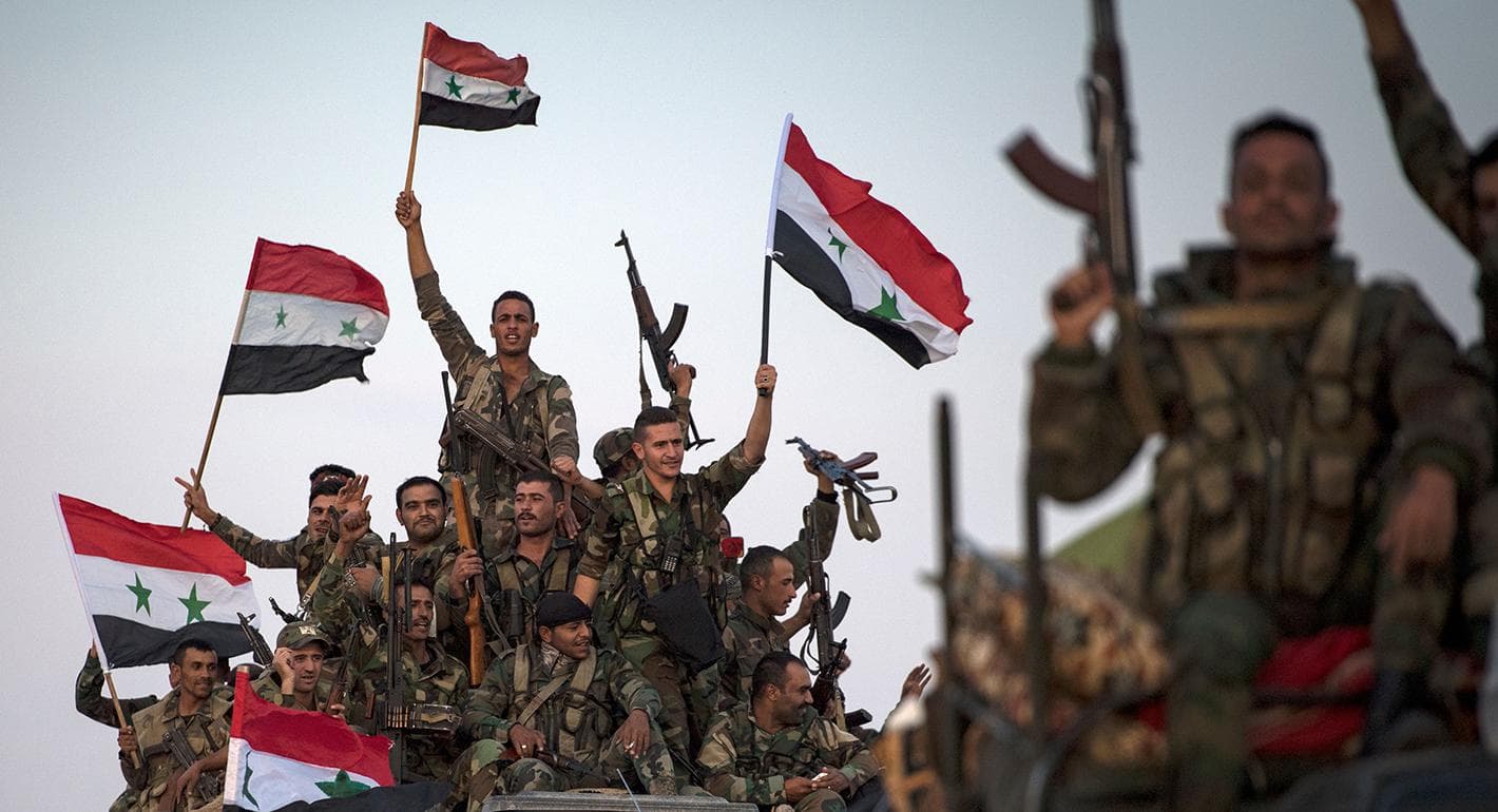 الجيش السوري يشن هجوماً بالمدفعية على مواقع الإرهابيين في حماة