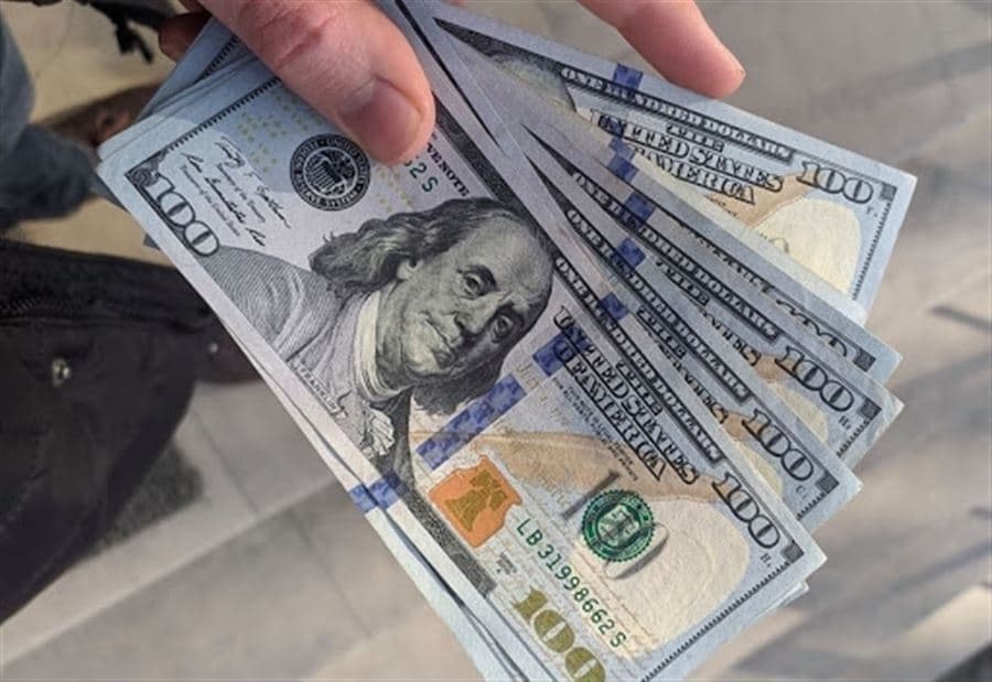 انخفاض طفيف بأسعار الدولار في بغداد وأربيل مع الإغلاق