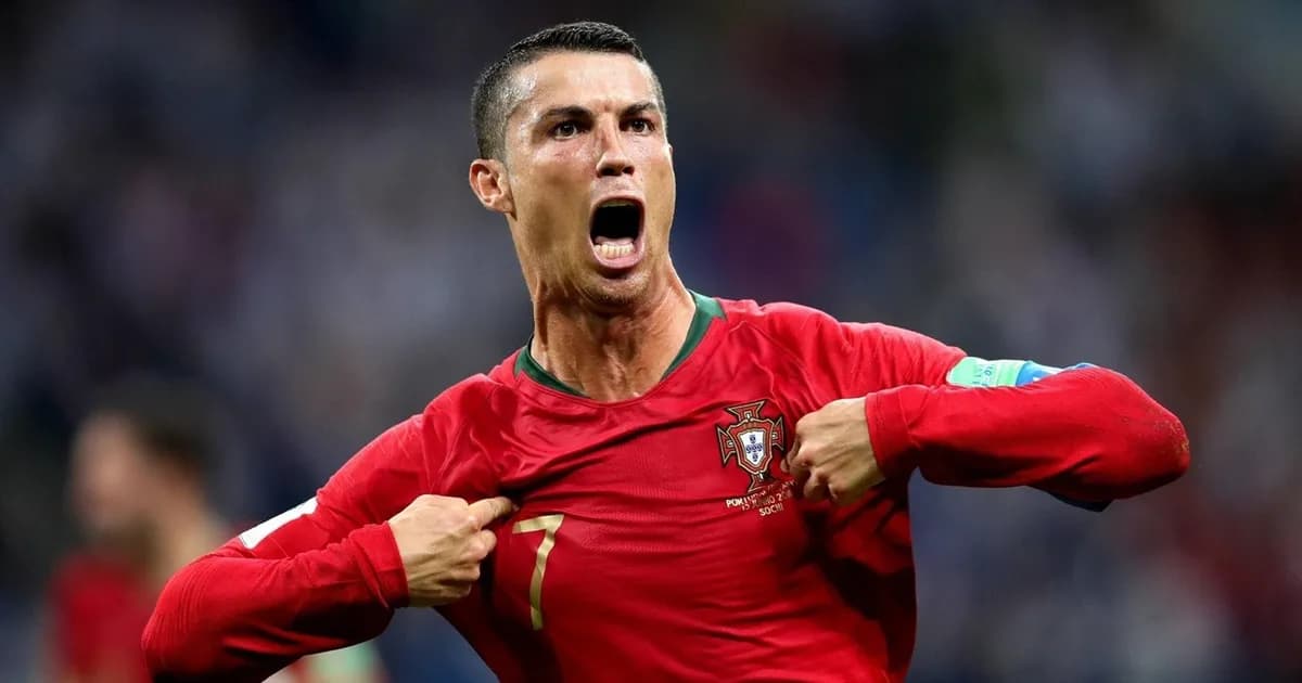 رونالدو يحتفل بفوز البرتغال بتنظيم مونديال 2030