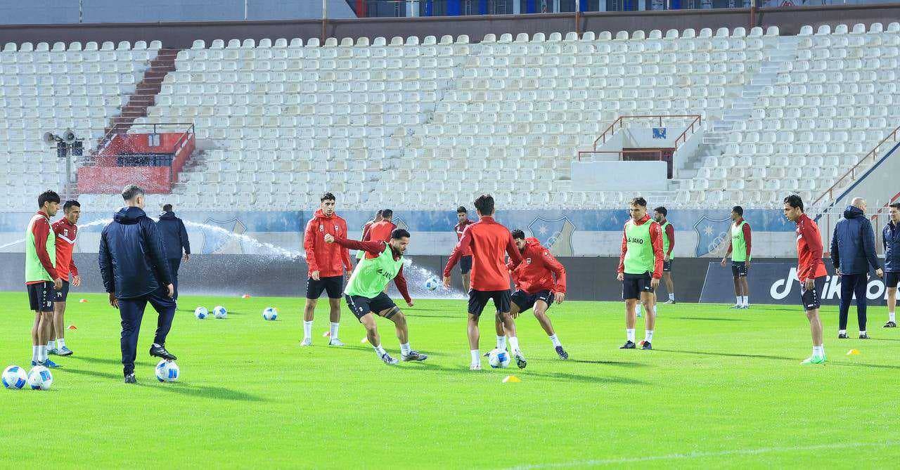 المنتخب الوطني يباشر تدريباته في الكويت