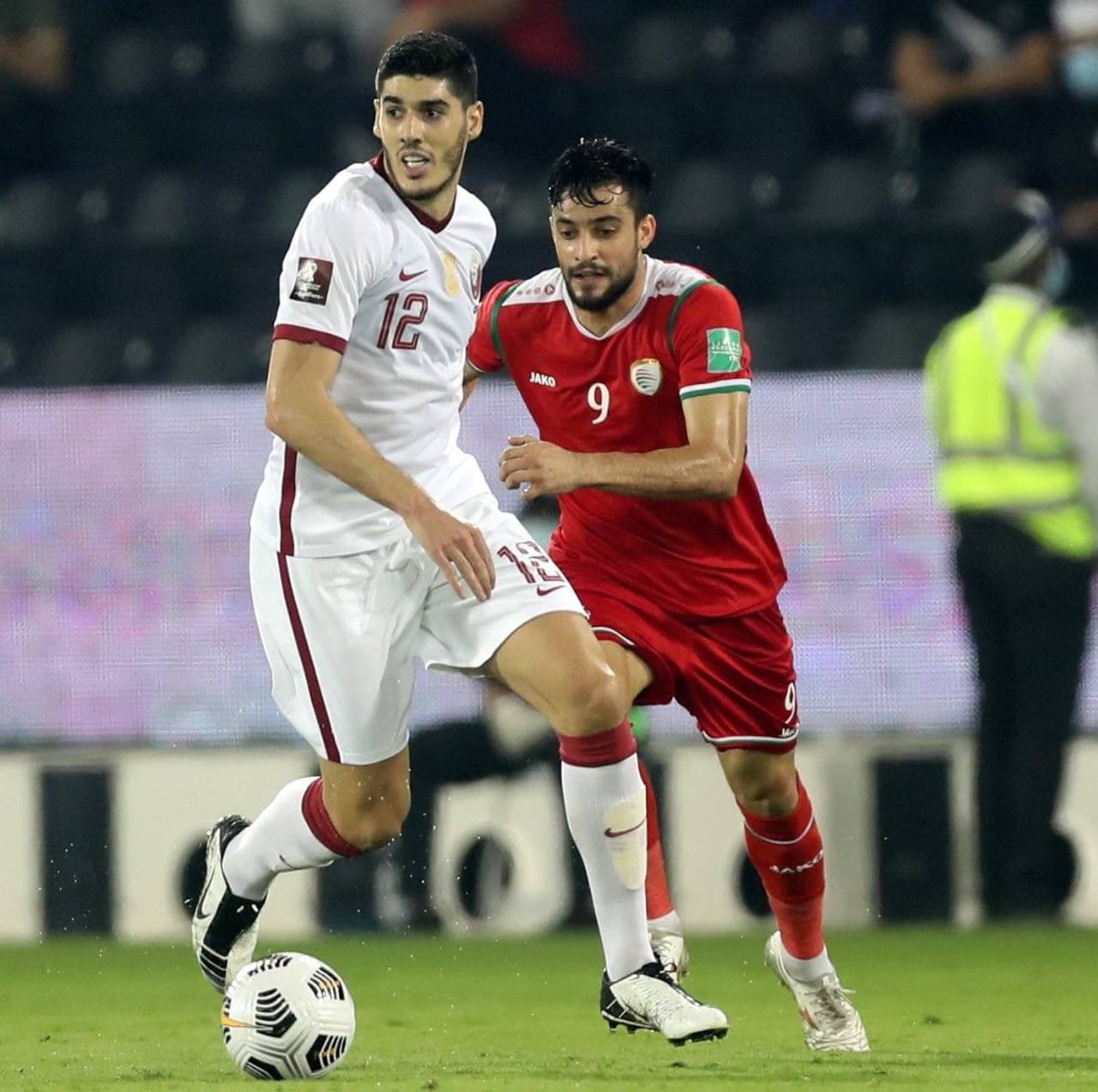 عُمان تحقق الفوز الأول في خليجي 26 على منتخب قطر بهدفين مقابل هدف