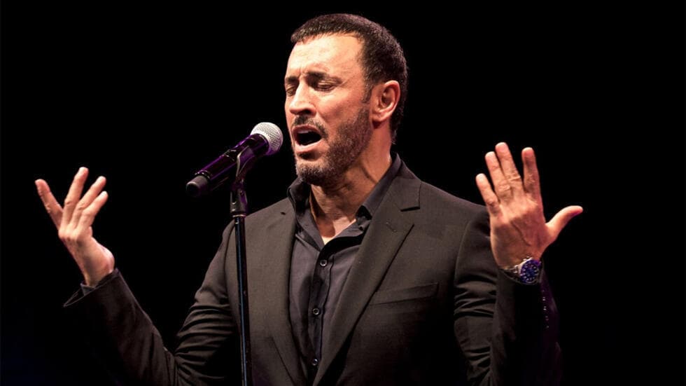 شال الكشمير.. أغنية لكاظم الساهر ترفع مبيعات الورد في العراق