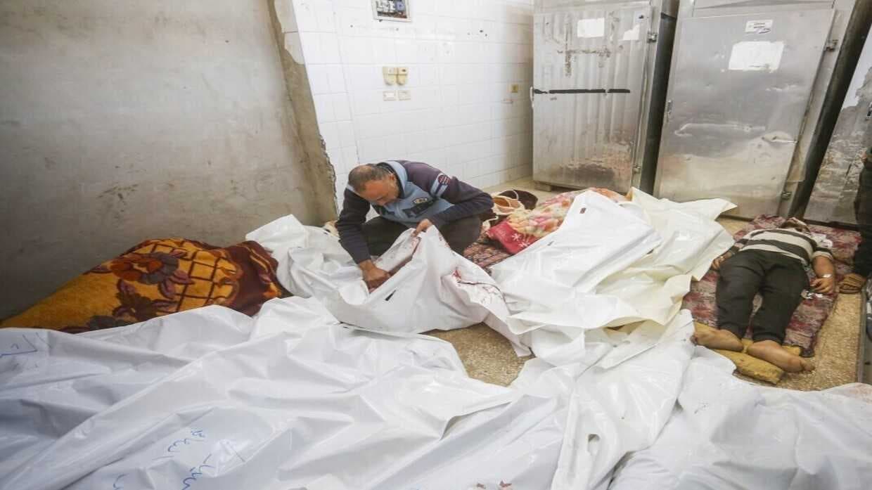 استشهاد عائلة فلسطينية بقصف صهيوني على منزلهم في غزة