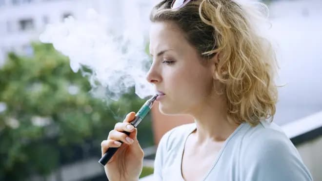 دراسة توضح اضرار التدخين الإلكتروني على صحة المراهقين