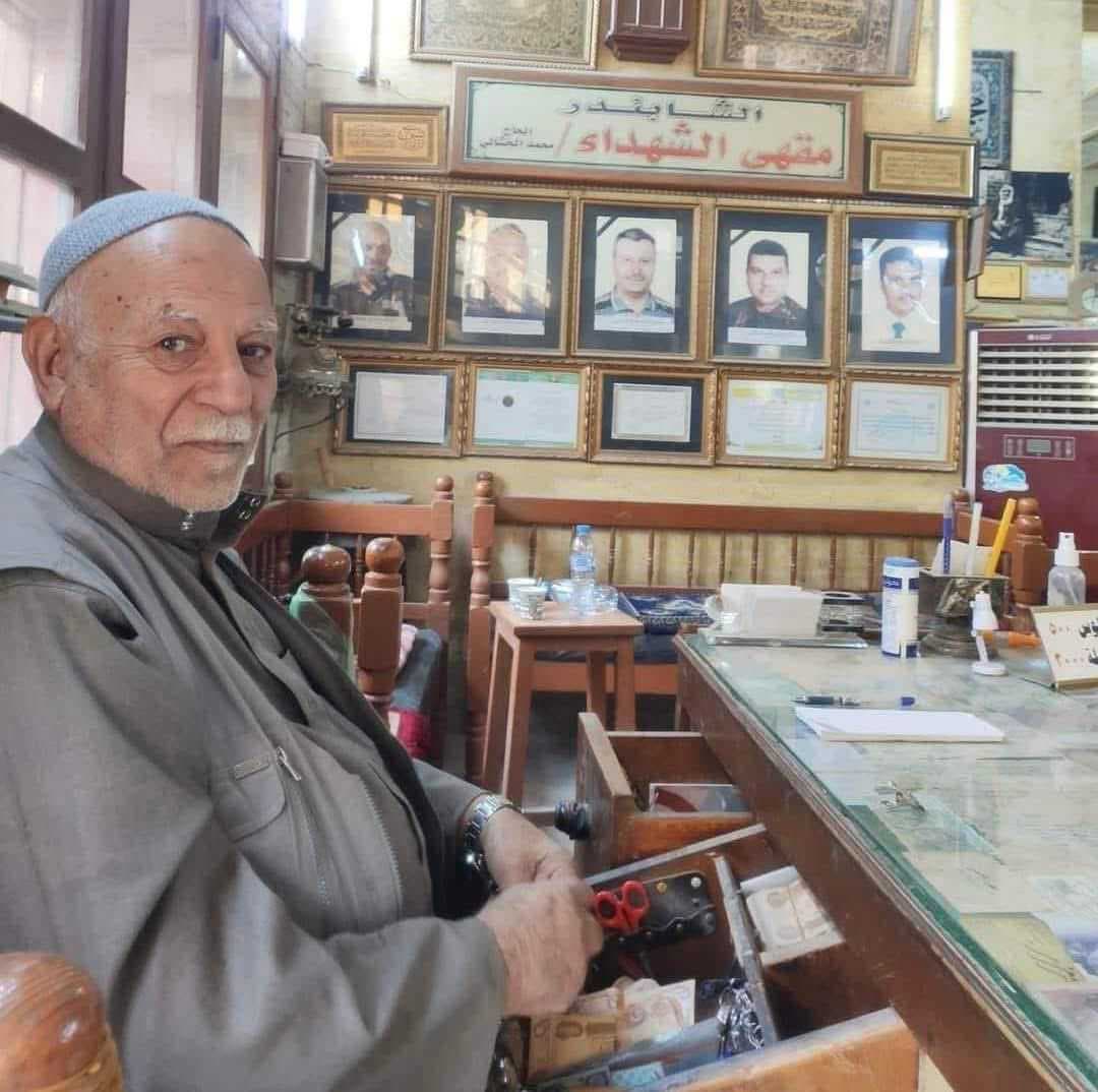 وفاة محمد الخشالي صاحب مقهى الشابندر التراثي في شارع المتنبي