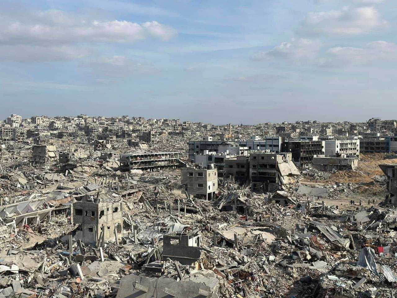 هذا ما تبقى من مخيم جباليا الفلسطيني بعد ١٥ شهراً من القصف الصهيوني