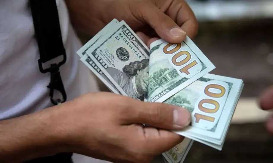 أسعار صرف الدولار أمام الدينار العراقي في الأسواق المحلية