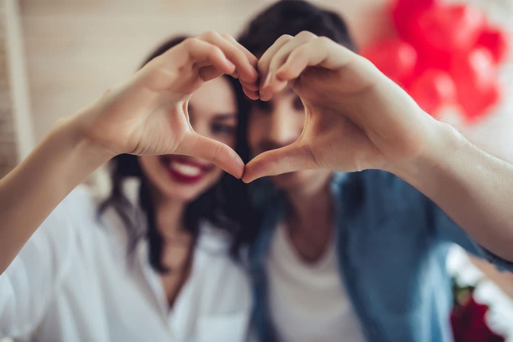 دراسة: الزواج يعزز السعادة والرضا عن الحياة