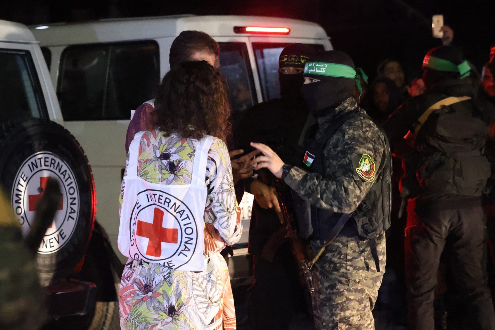الصليب الأحمر يعلن إكمال المرحلة الثانية من إطلاق سراح الرهائن في غزة
