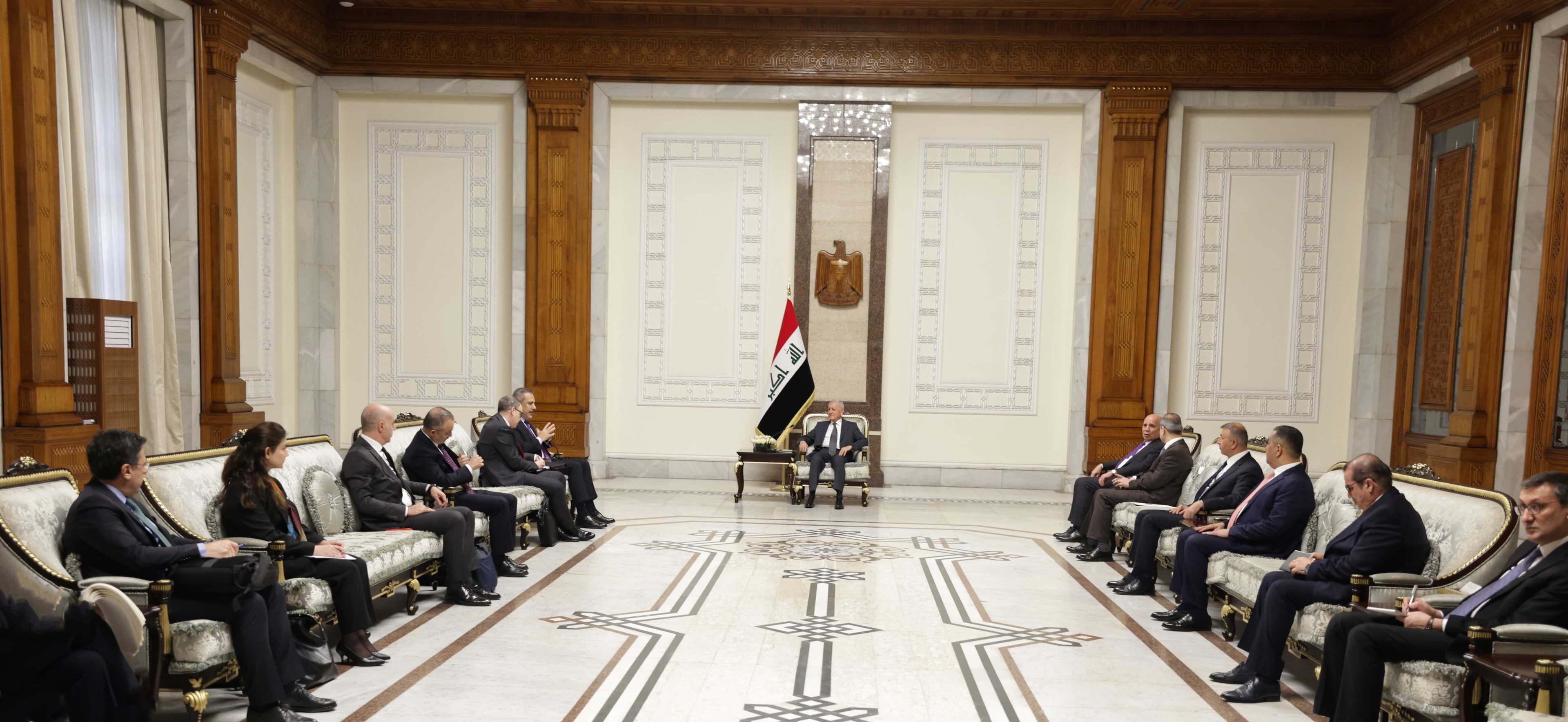 رئيس الجمهورية يؤكد رفض العراق لأي تدخلات ويدعو إلى تعزيز العلاقات مع تركيا