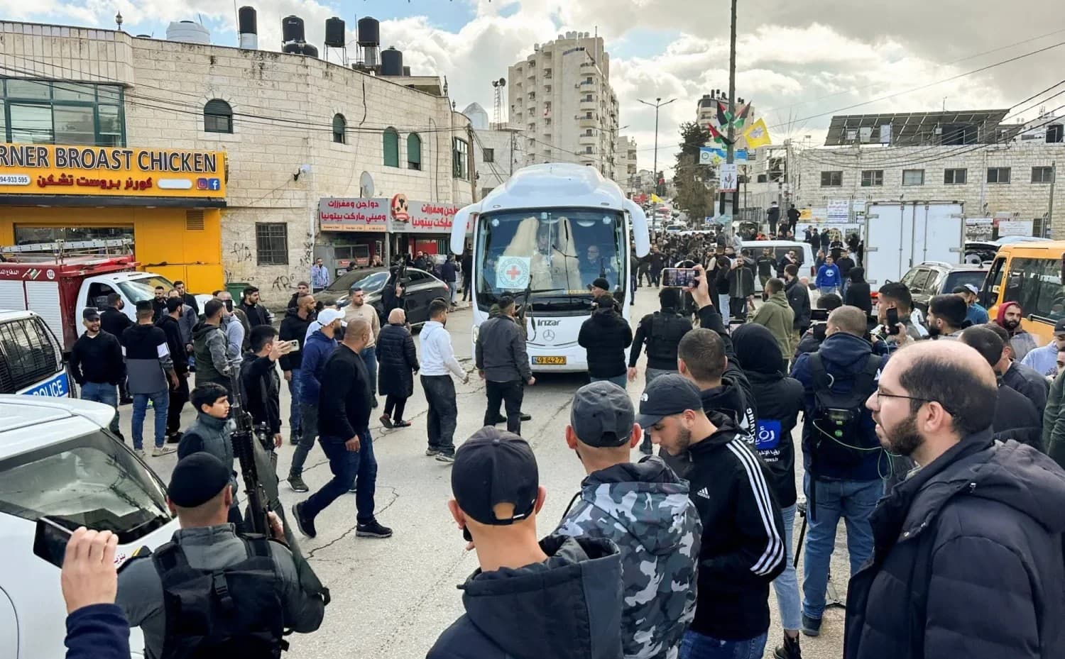 حماس: الكيان الصهيوني سيفرج عن 110 أسرى غدًا في إطار صفقة التبادل
