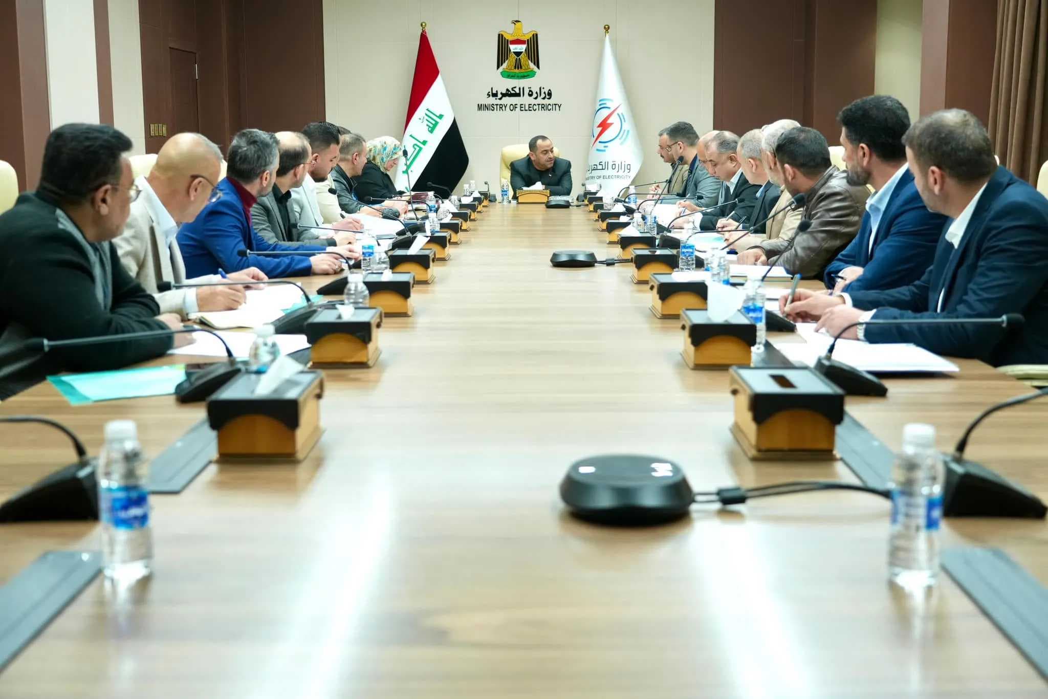 وزير الكهرباء يوجه بالعمل بثلاث شفتات لإنجاز مشاريع فك الاختناقات قبل الصيف