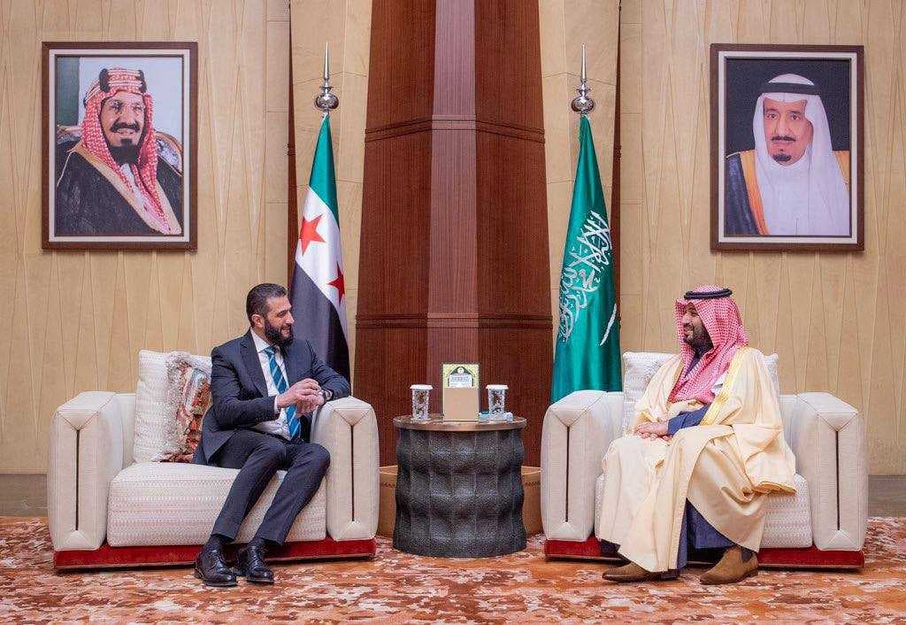 الشرع يلتقي ولي العهد السعودي في الرياض ويتفقان على دعم سوريا وتعزيز التعاون .