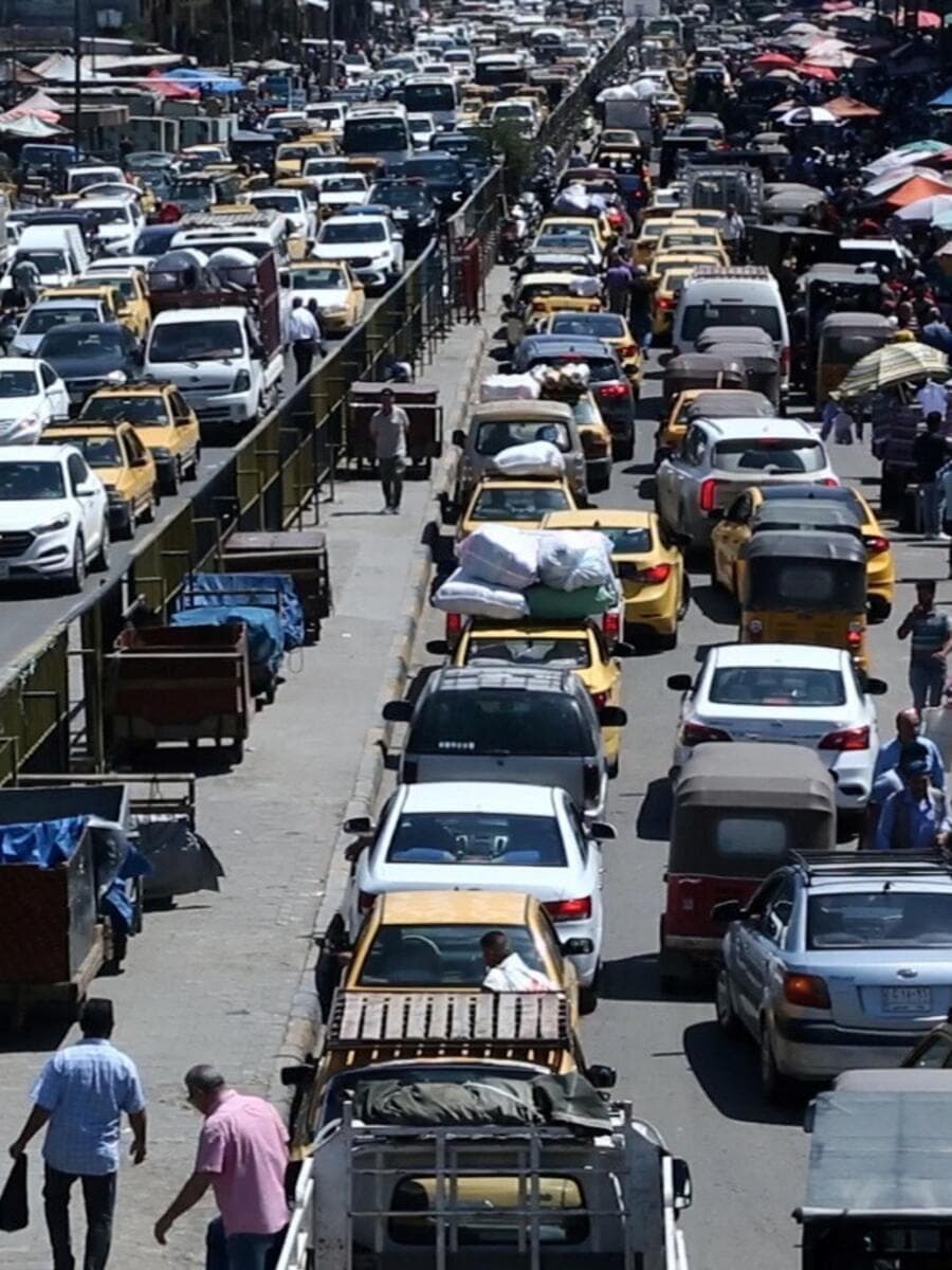 ازدحامات خانقة وتوقف شبه تام لحركة المرور بأغلب شوارع بغداد