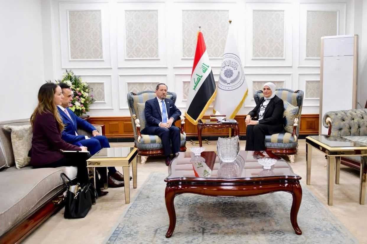 المالية: أهمية الشراكة مع أمريكا بدعم الاستقرار المالي بالعراق