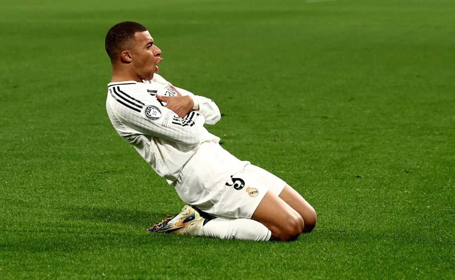 مبابي يتوج بجائزة لاعب الشهر للمرة الثانية على التوالي