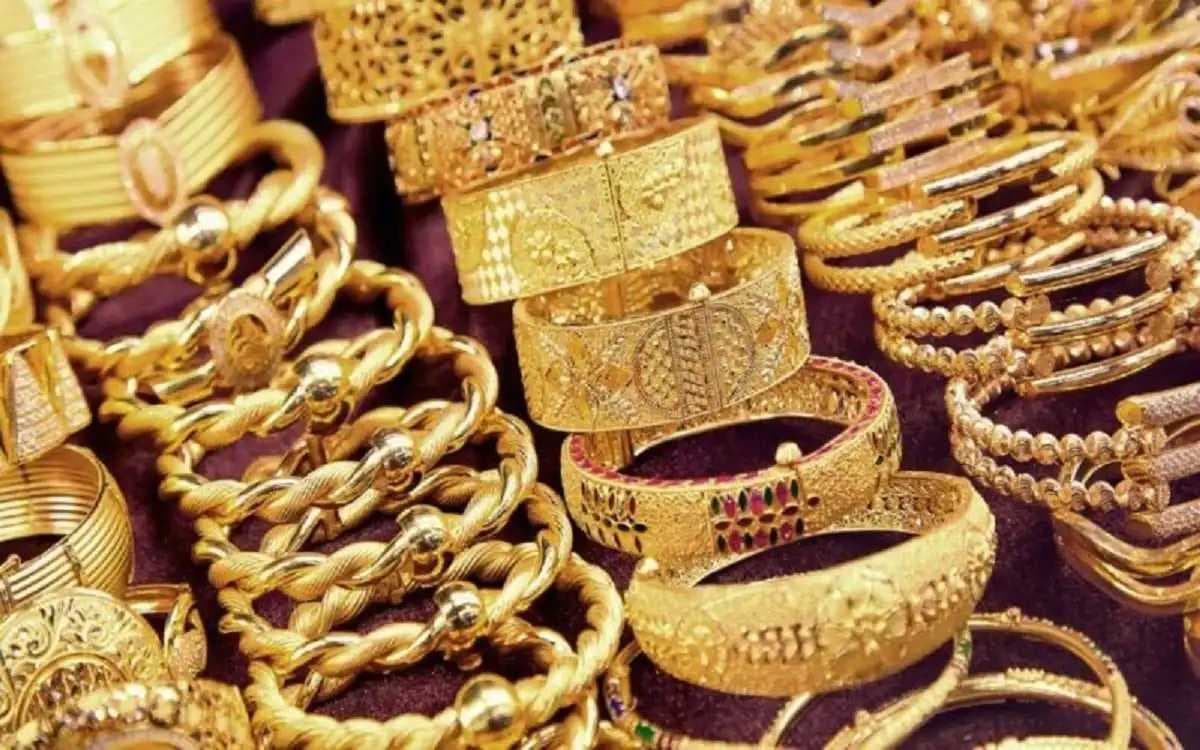 الذهب يرتفع ويُسجل مستويات قياسية جديدة