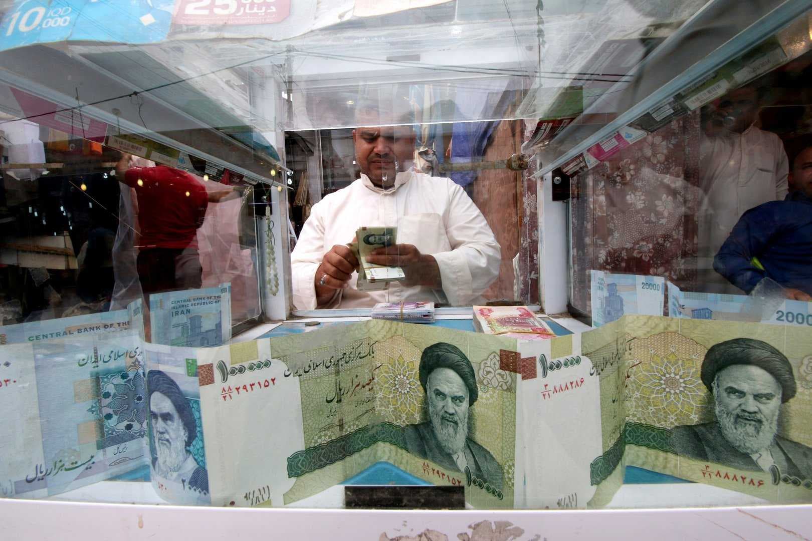 العملة الإيرانية تتدهور لمستوى تاريخي مع ضغوطات ترامب