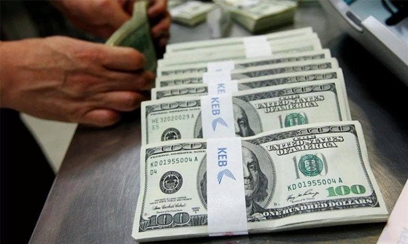 ضبط امرأة حاولت تهريب ربع مليون دولار إلى العراق
