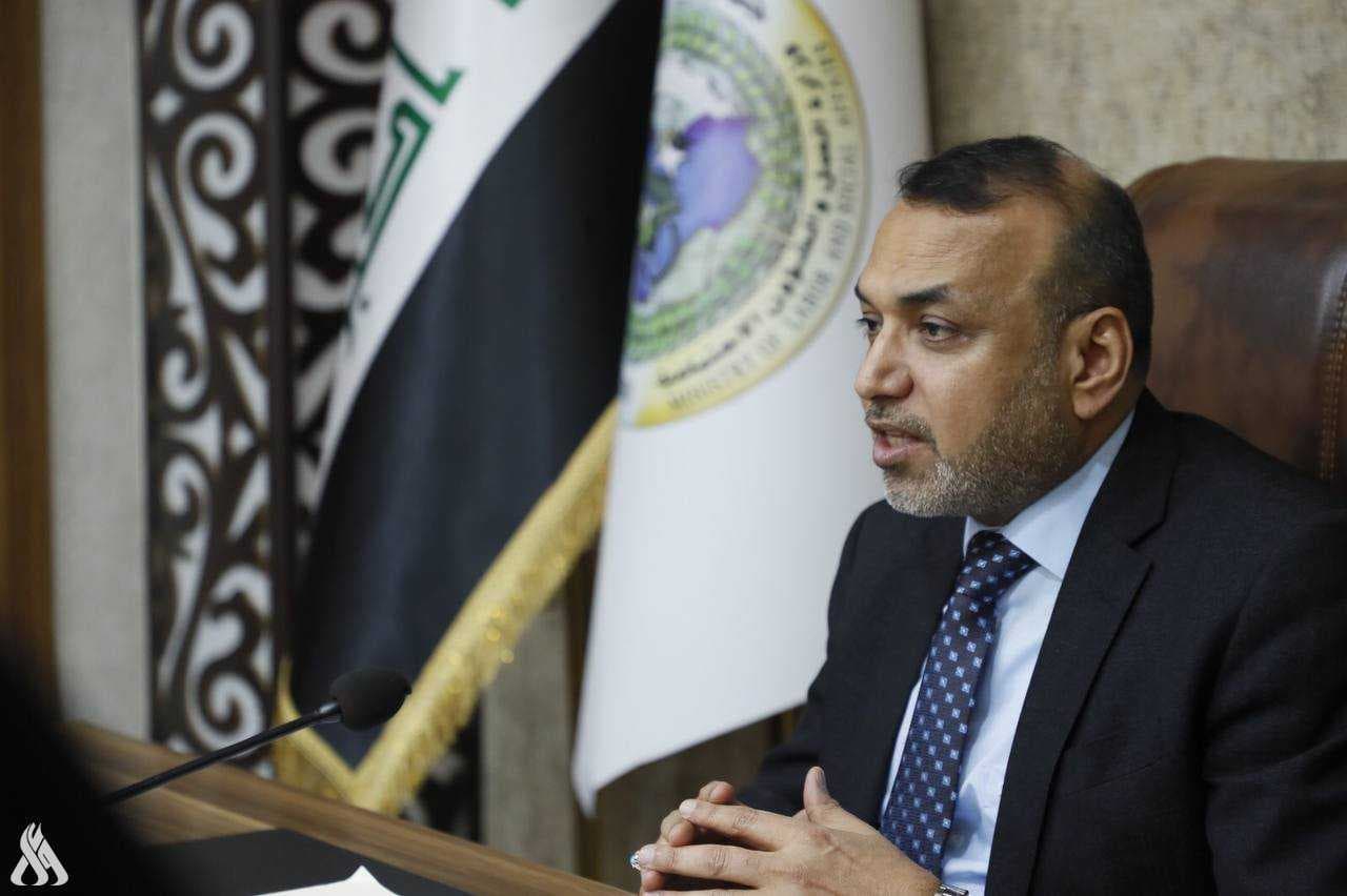 وزير العمل يعلن إرسال خمسة آلاف أسم من الحماية الاجتماعية لتعيينهم في وزارة العدل