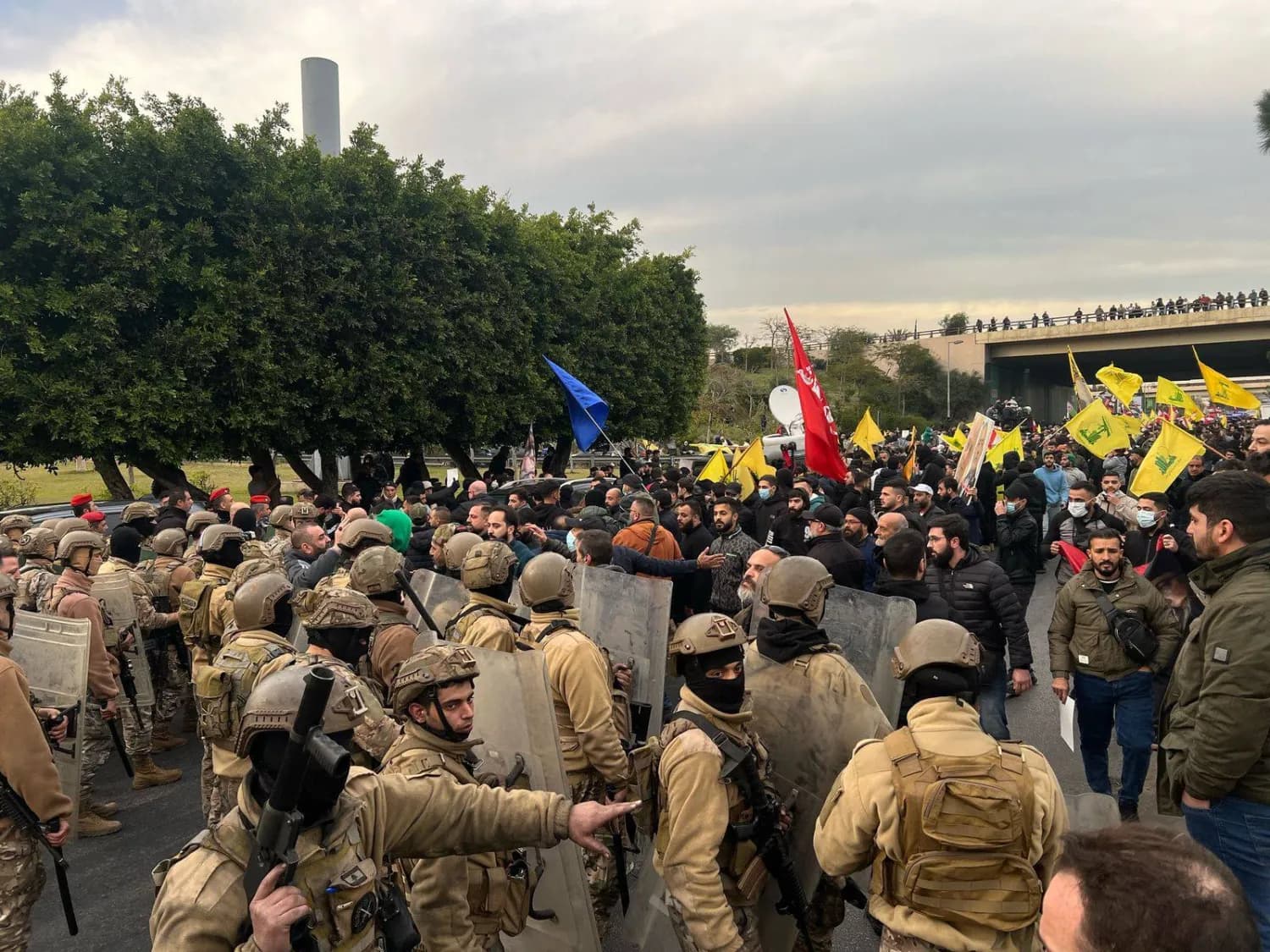 حزب الله يدعو قيادة الجيش اللبناني إلى فتح تحقيق بشأن الاعتداء على المعتصمين