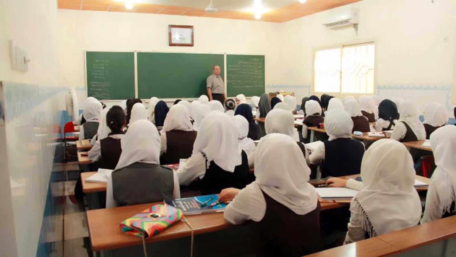التربية ‏تمنع وجود معاونين نساء في مدارس البنين وذكور في مدارس البنات