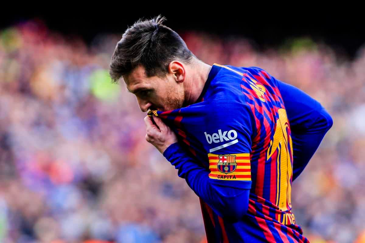 ميسي يفكر في العودة إلى برشلونة