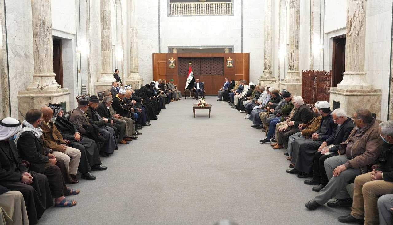 رئيس الوزراء يشارك المسنين في بغداد مأدبة إفطار رمضان