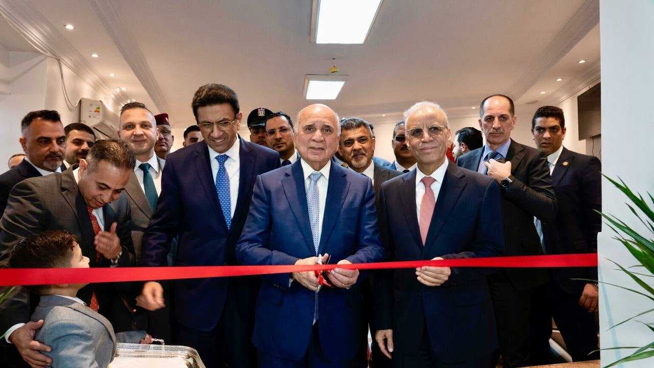 وزير الخارجية يصل القاهرة ويفتتح محطة لإصدار البطاقة الوطنية