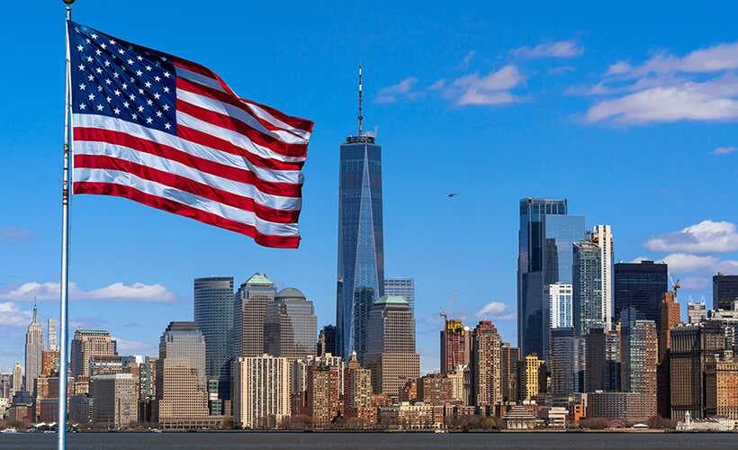 العراق خارج القائمة.. 43 دولة مستهدفة بحظر أو تقييد السفر لأميركا