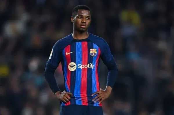 فليك يستبعد فاتي من قائمة برشلونة لموقعة أتلتيكو مدريد