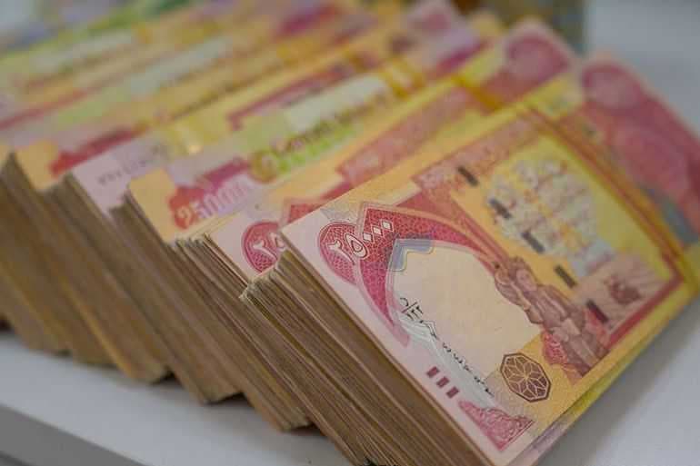 وزير العمل يعلن صرف راتب الحماية الاجتماعية لشهر نيسان وإطلاق منح الطلاب