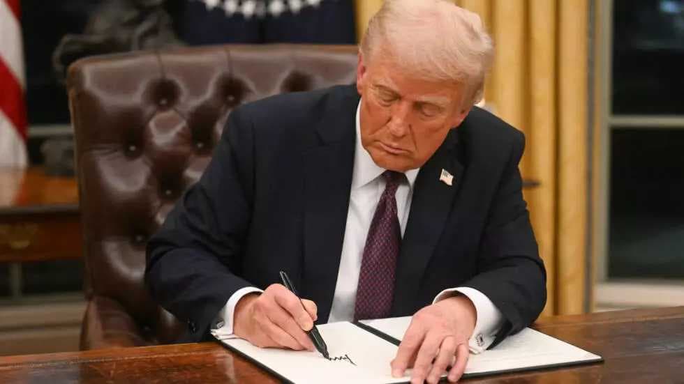 ترامب: محادثات أميركية إيرانية وتهديدات بتصعيد عسكري واقتصادي