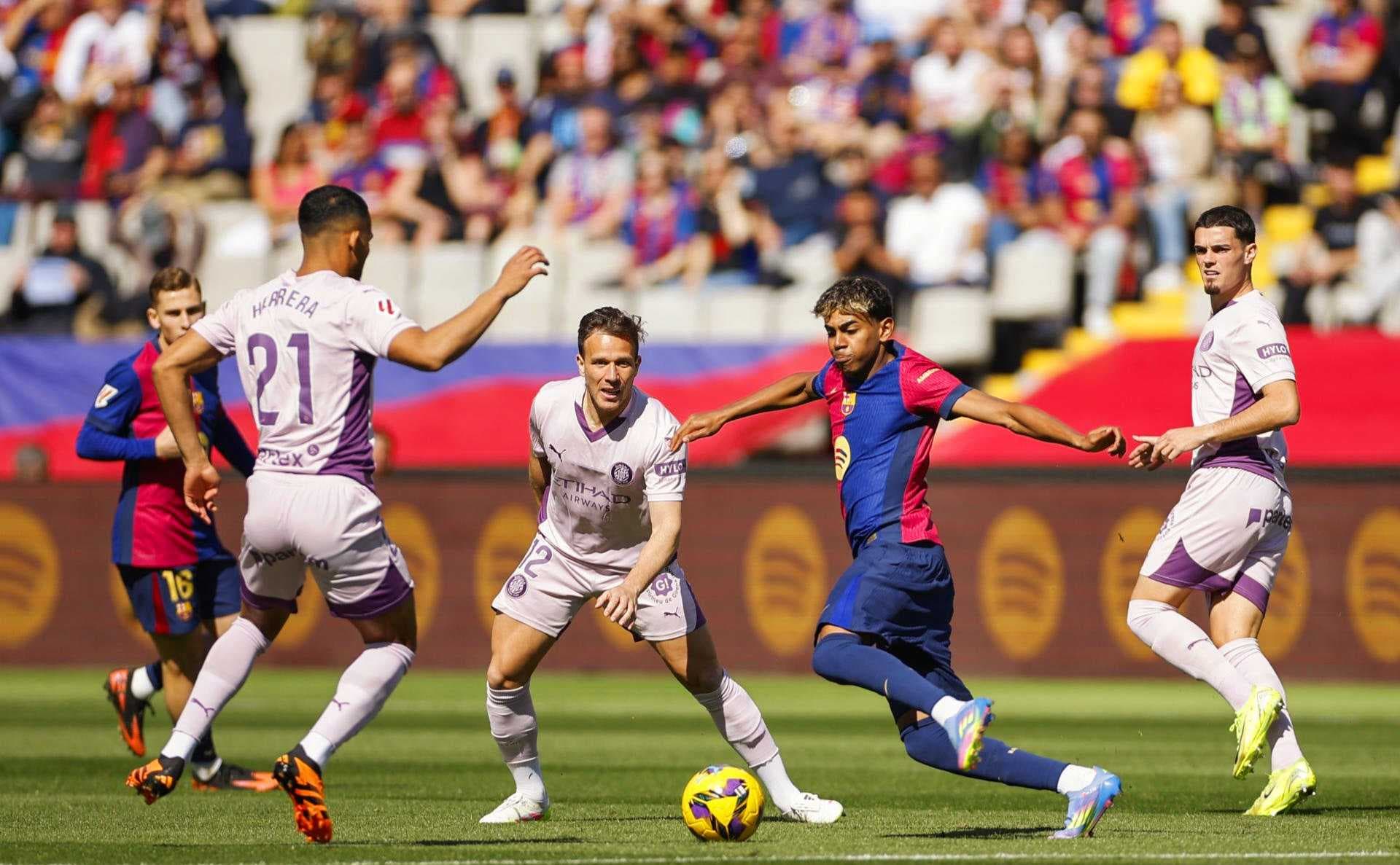 برشلونة يهزم جيرونا ويتمسك بصدارة الدوري الإسباني