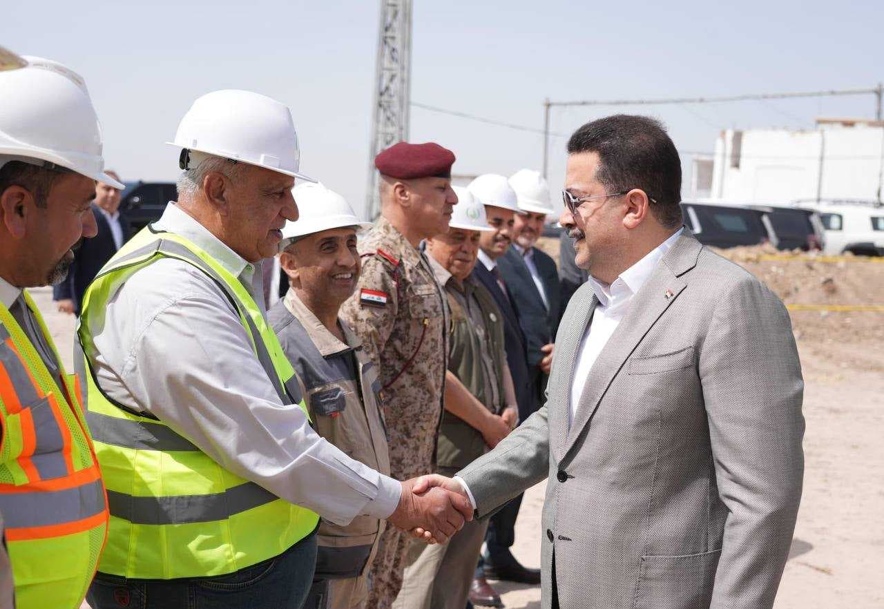 رئيس الوزراء يتابع ميدانياً مشروع مد أنبوب نقل الغاز من المحمودية إلى بسماية
