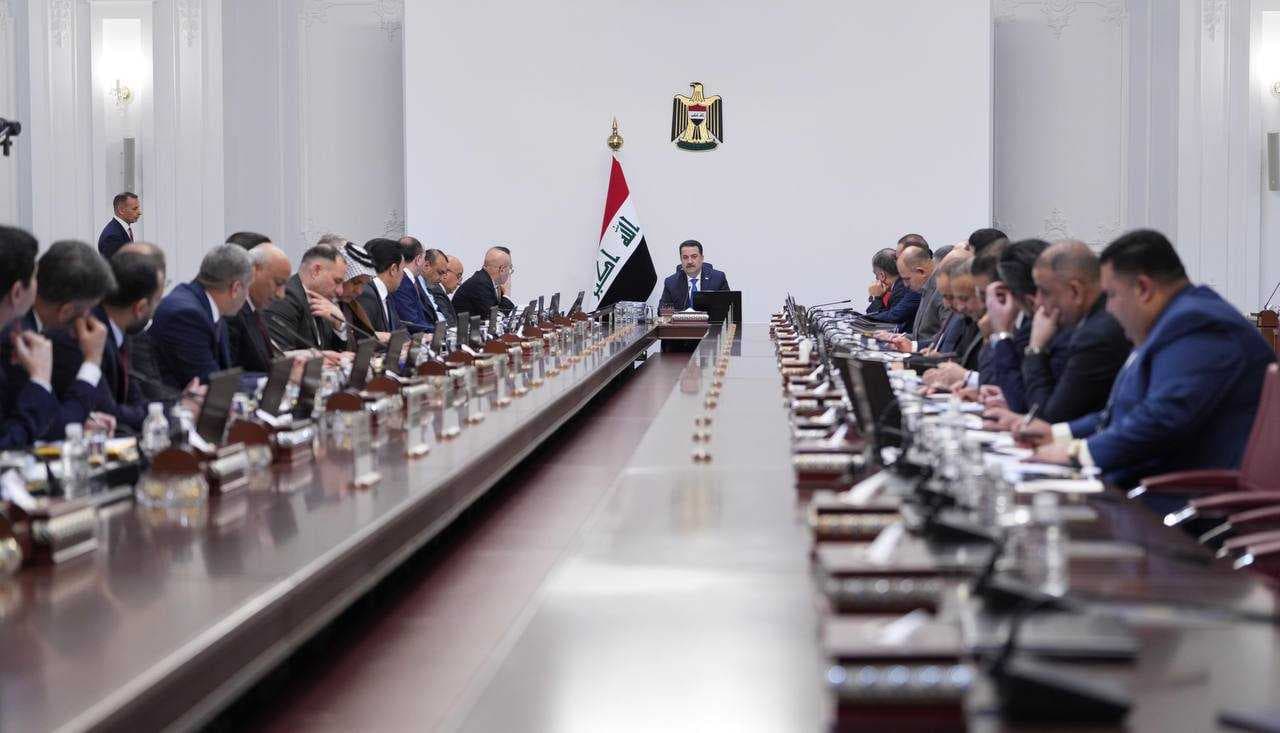 رئيس مجلس الوزراء يوجّه بعدد من الإجراءات الخدمية والإدارية في المحافظات