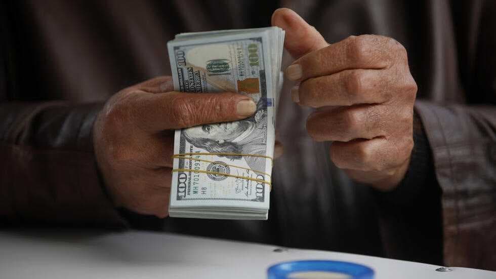 سعر صرف الدولار مقابل الدينار في الأسواق المحلية