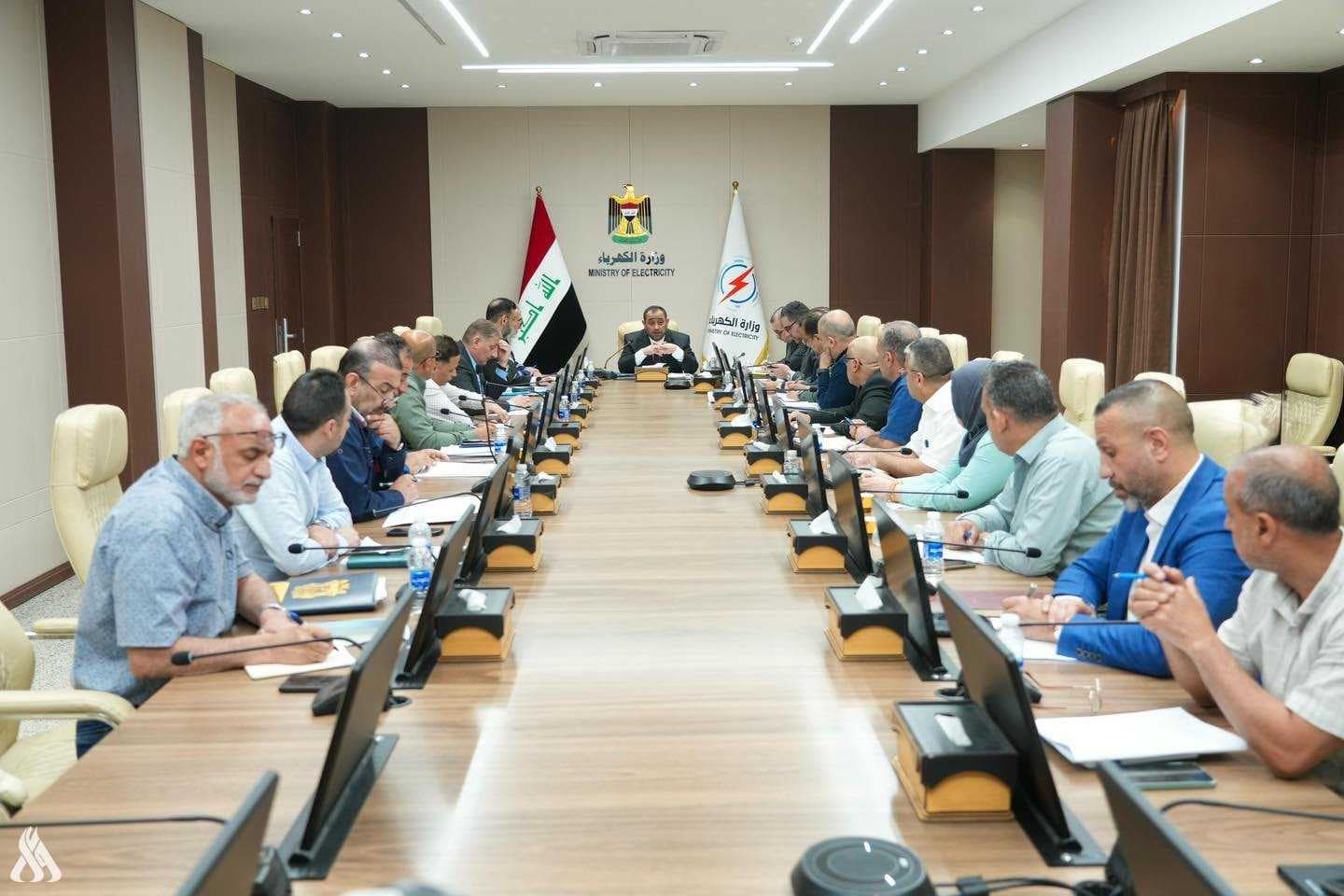 وزير الكهرباء يحث ملاكات الوزارة على استنفار الجهود استعداداً إلى القمة العربية المرتقبة في بغداد