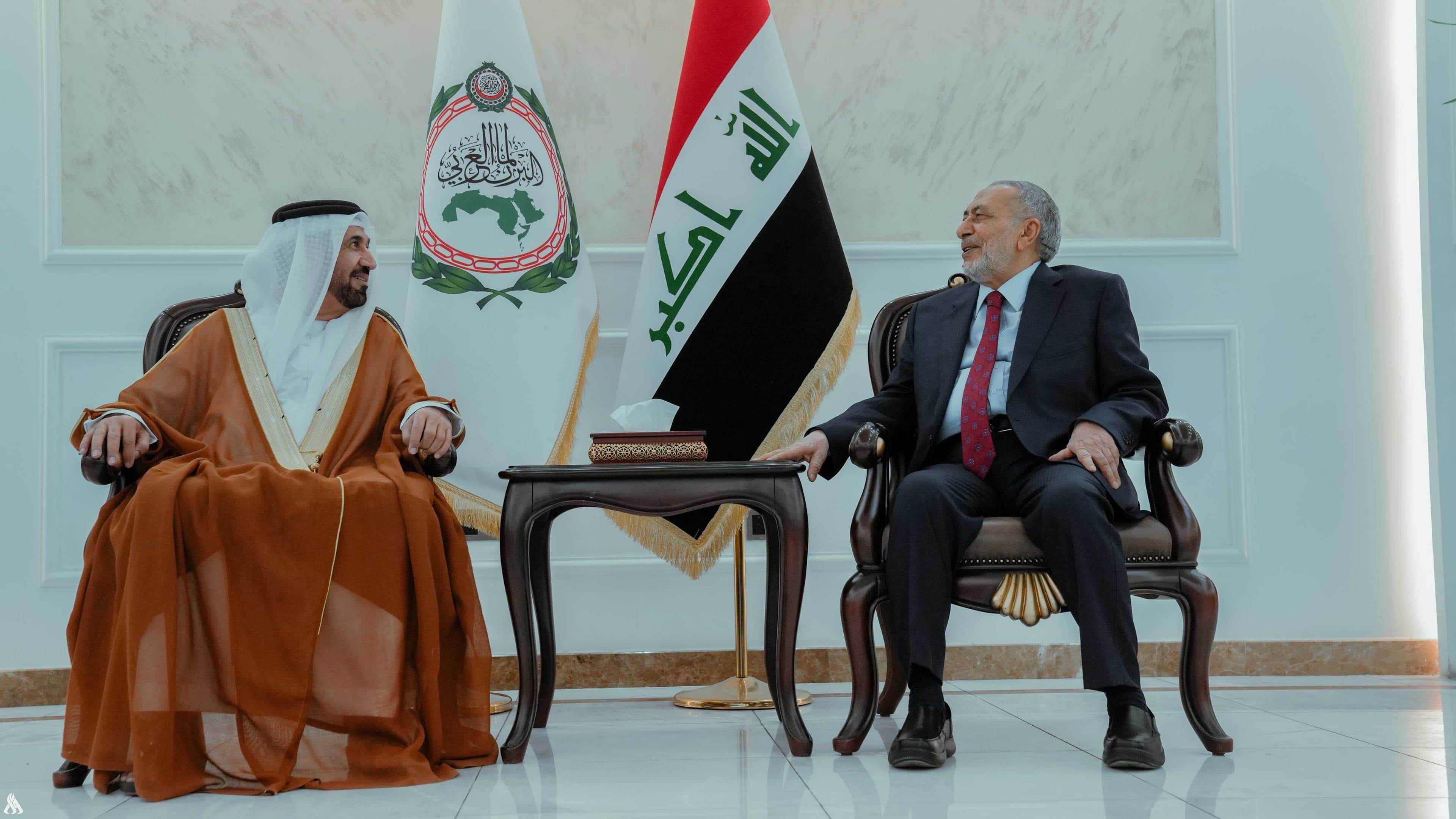 المشهداني يستقبل رئيس البرلمان العربي في مطار بغداد الدولي