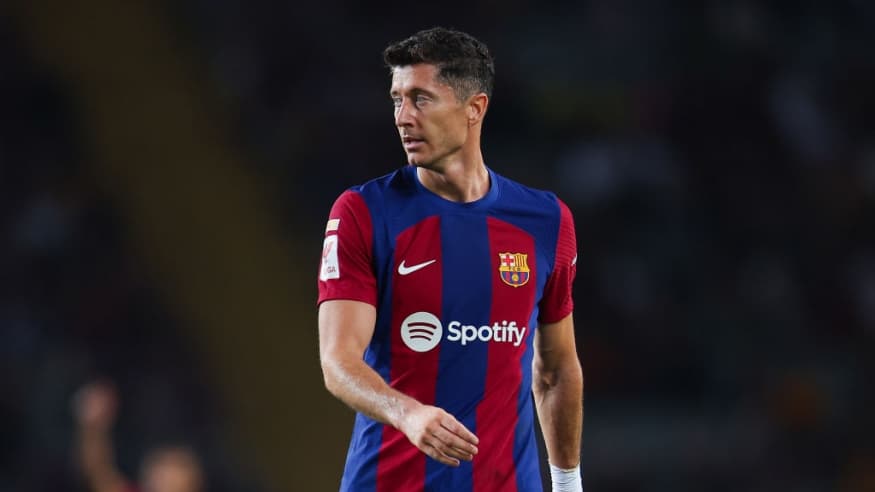برشلونة يواجه شبح غياب ليفاندوفسكي عن الكلاسيكو