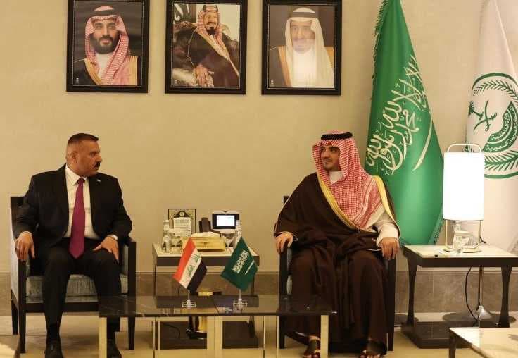 للتباحث حول تفويج الحجاج.. وزير الداخلية ورئيس هيئة الحج يصلان إلى السعودية