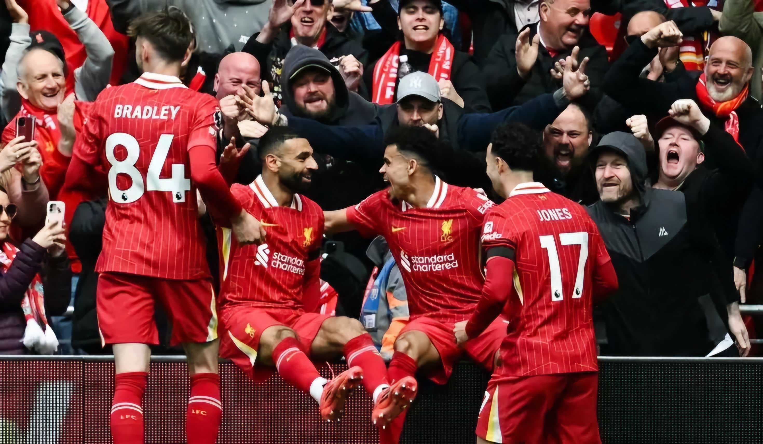 ليفربول يتغلب على توتنهام ويتوج بلقب الدوري الإنجليزي مبكرًا